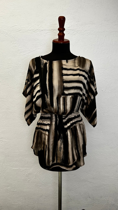 Blusa Manga Corta Famosa Color Camel Y Negro