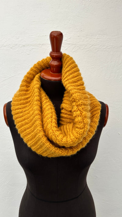 Cuello Bershka Color Amarillo