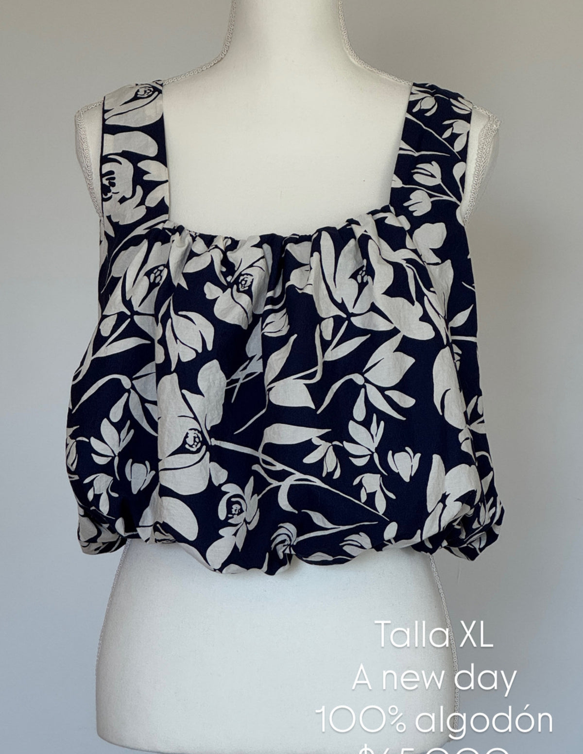 Top A New Day Color Azul Flores