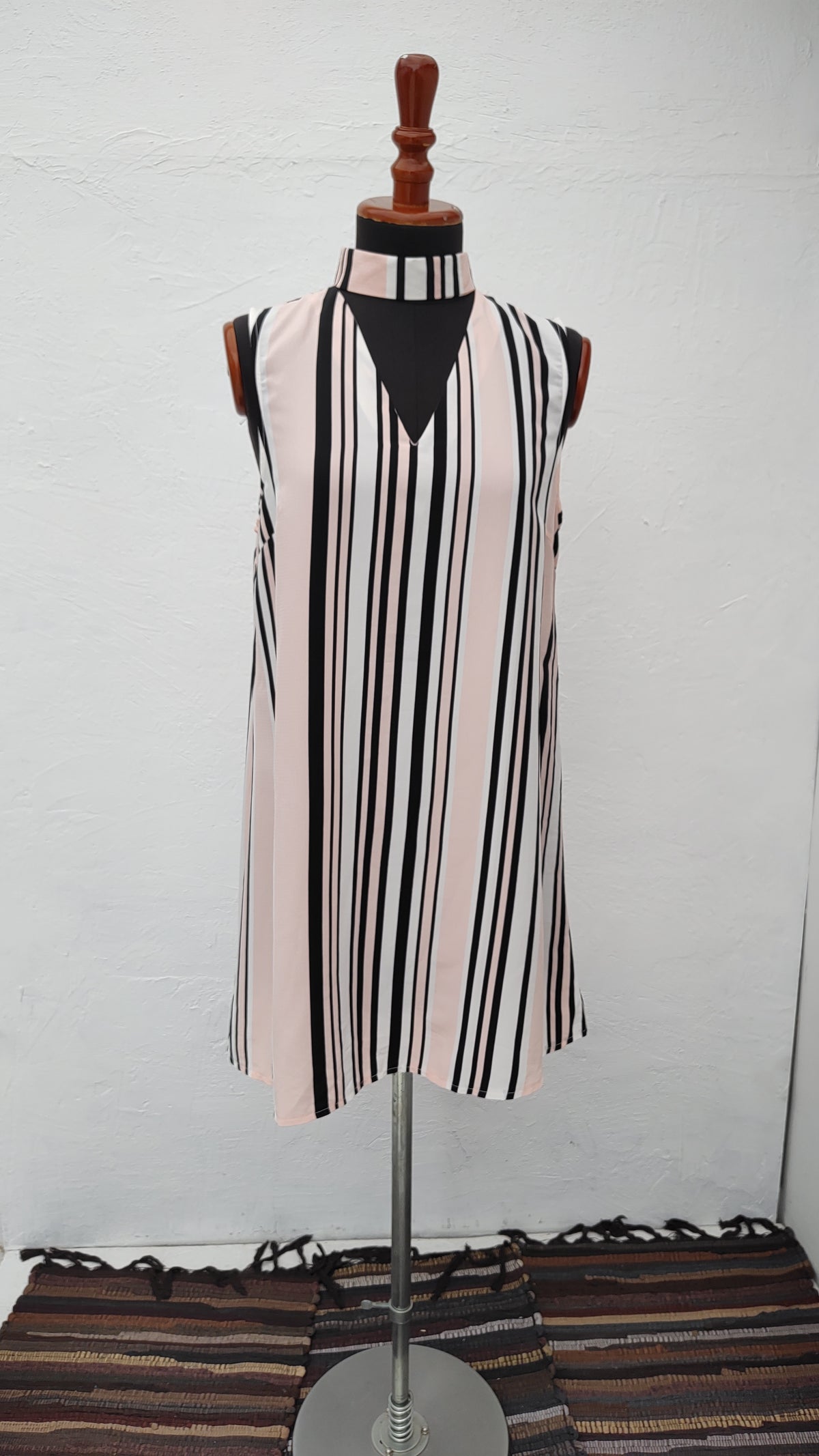 Vestido Corto Caroline Morgan Color Rosado-Negro-Blanco