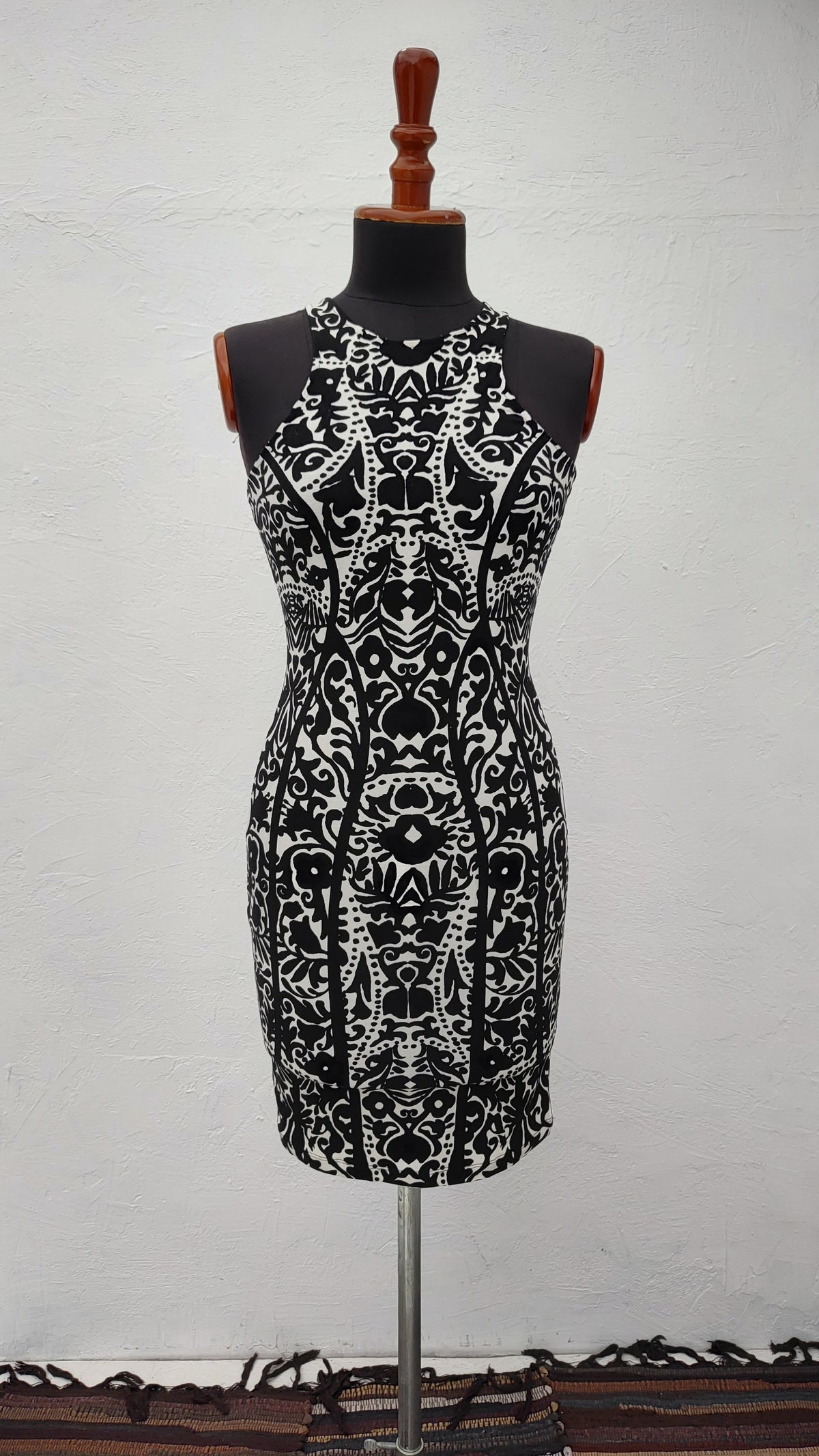 Vestido Corto H & M Color Negro Y Blanco Flores
