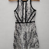 Vestido Corto Parker Color Blanco Detalles Negros